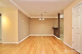 116 Chariot Ct in Piscataway, NJ - Building Photo - Building Photo