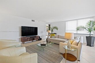 10175 Collins Ave, Unit 103 in Bal Harbour, FL - Building Photo - Building Photo