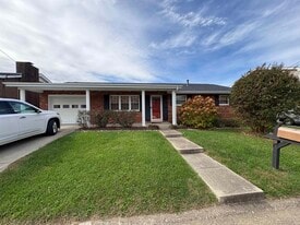 9 Adkins Ct in Huntington, WV - Building Photo