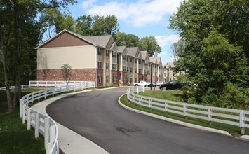 Remington Woods in Lewis Center, OH - Foto de edificio - Building Photo