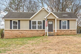 111 E St in Clarksville, TN - Building Photo