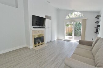 300 E Brookhollow Dr in Boise, ID - Building Photo - Building Photo