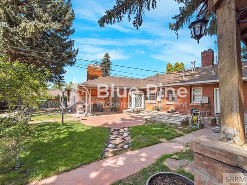175 W 17th St in Idaho Falls, ID - Building Photo