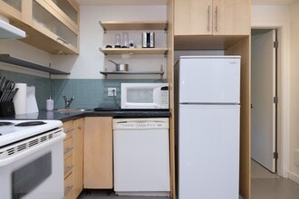 1540 Haro St in Vancouver, BC - Building Photo - Building Photo