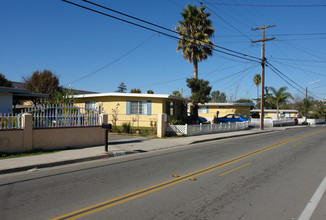 716-730 N Citrus Ave in Vista, CA - Building Photo - Building Photo