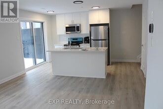 401 Glenroy Gilbert Dr in Ottawa, ON - Building Photo - Building Photo