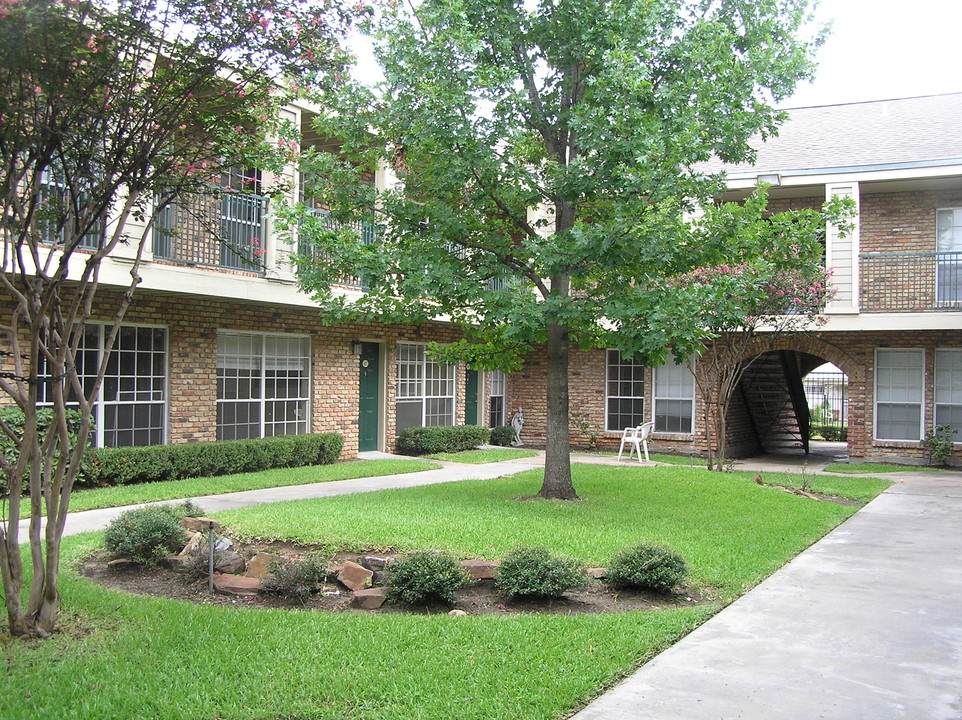 Park At Bellaire in Houston, TX - Building Photo