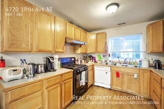 4720 19th Ave NE in Seattle, WA - Building Photo - Building Photo