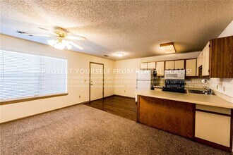 686 W Martha Dr in Fayetteville, AR - Building Photo - Building Photo