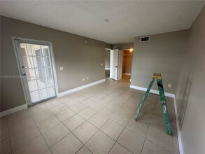 5005 Wiles Rd in Coral Springs, FL - Building Photo - Building Photo