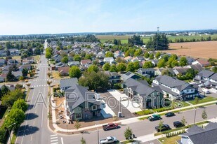 2201 DeJong Dr in Lynden, WA - Building Photo