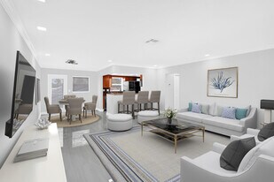 2755 NE 28th Ave in Lighthouse Point, FL - Building Photo