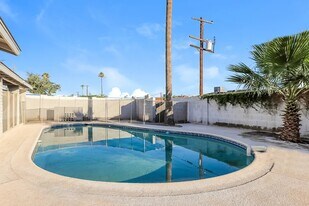 8421 E Hubbell St in Scottsdale, AZ - Building Photo