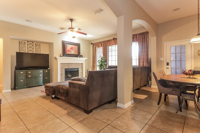 4226 Meadowview Ln in Sachse, TX - Building Photo - Building Photo