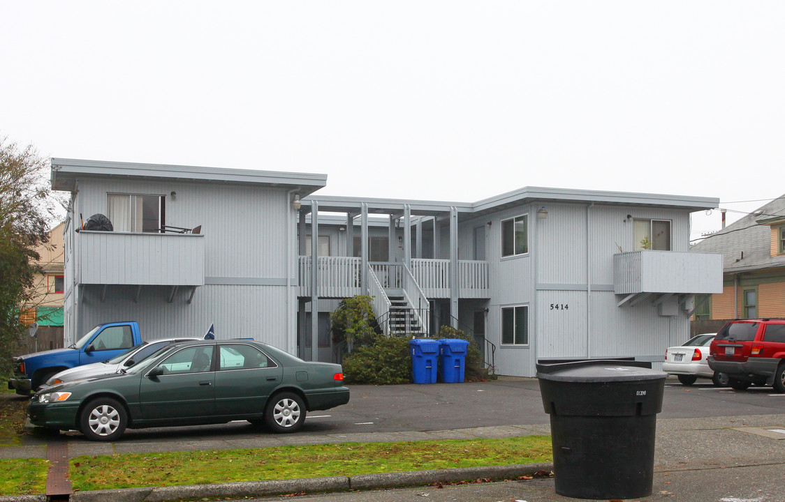 5414 S Warner St in Tacoma, WA - Foto de edificio