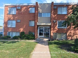 1310 N Park St in St. Paul, MN - Building Photo