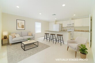 6410 N Dixie Hwy in Boca Raton, FL - Building Photo - Building Photo
