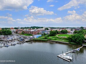 14 W Front St, Unit 2R in Red Bank, NJ - Foto de edificio - Building Photo