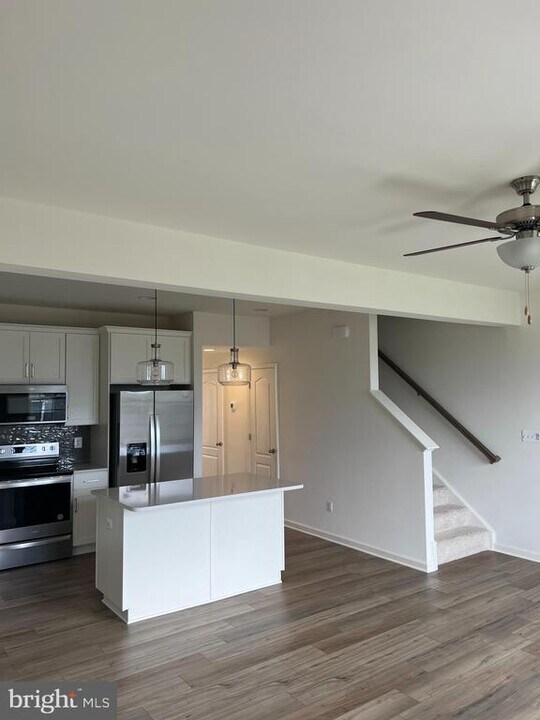 115 Clifton Mnr in Falling Waters, WV - Building Photo