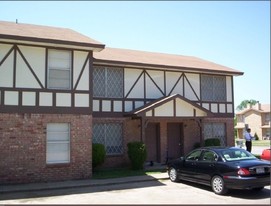 2016 Paisley Dr in Arlington, TX - Building Photo
