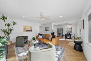 345 Wisconsin Ave, Unit 306 in Long Beach, CA - Building Photo