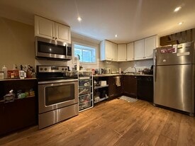 7071 Baskerville Run in Mississauga, ON - Building Photo