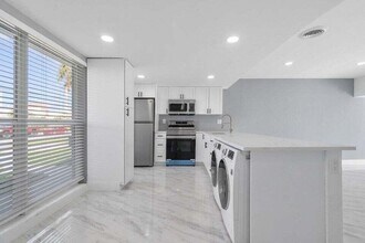 708 NE 23rd Ave in Pompano Beach, FL - Building Photo - Building Photo