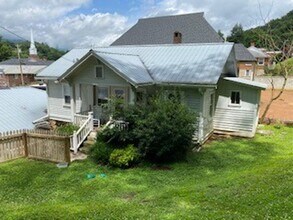 121 Jackson St in Sylva, NC - Building Photo - Building Photo