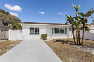 4559 33rd Ave N in St. Petersburg, FL - Building Photo