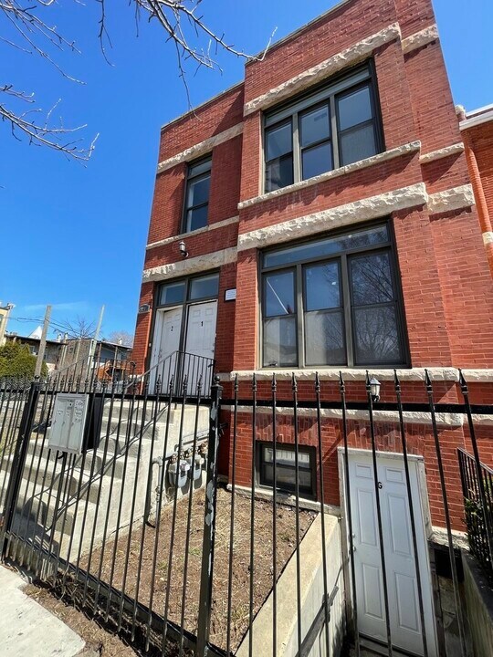 321 S Whipple St in Chicago, IL - Building Photo