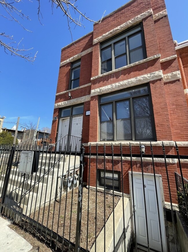 property at 321 S Whipple St