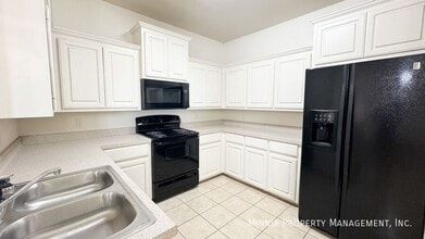 6804 Oakridge Ave in Lubbock, TX - Building Photo - Building Photo