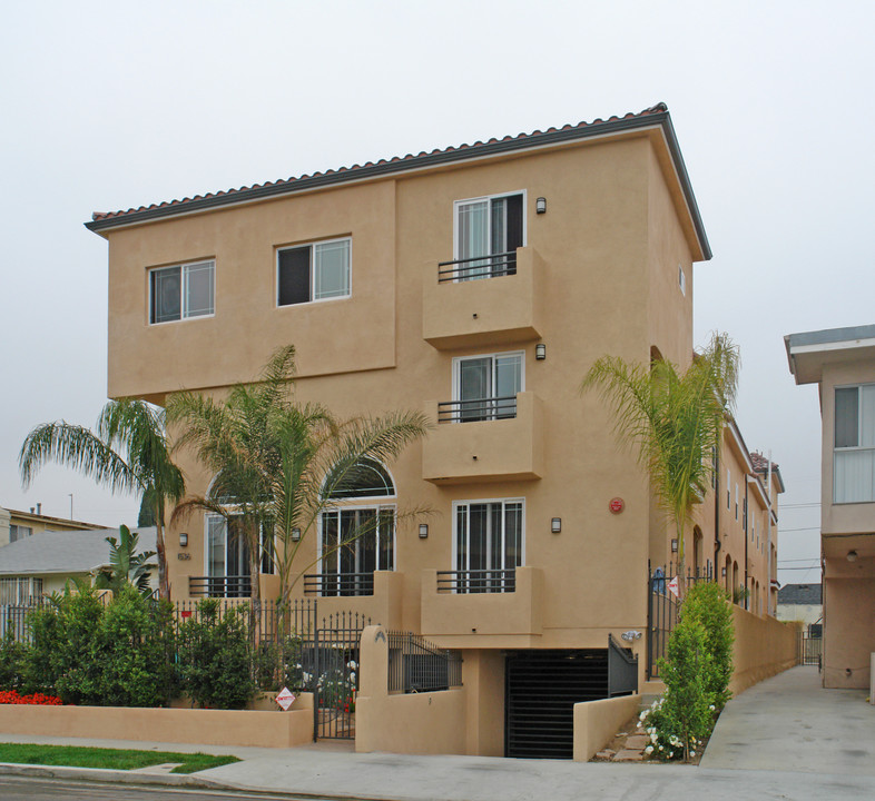 Residential Condominium in Los Angeles, CA - Building Photo