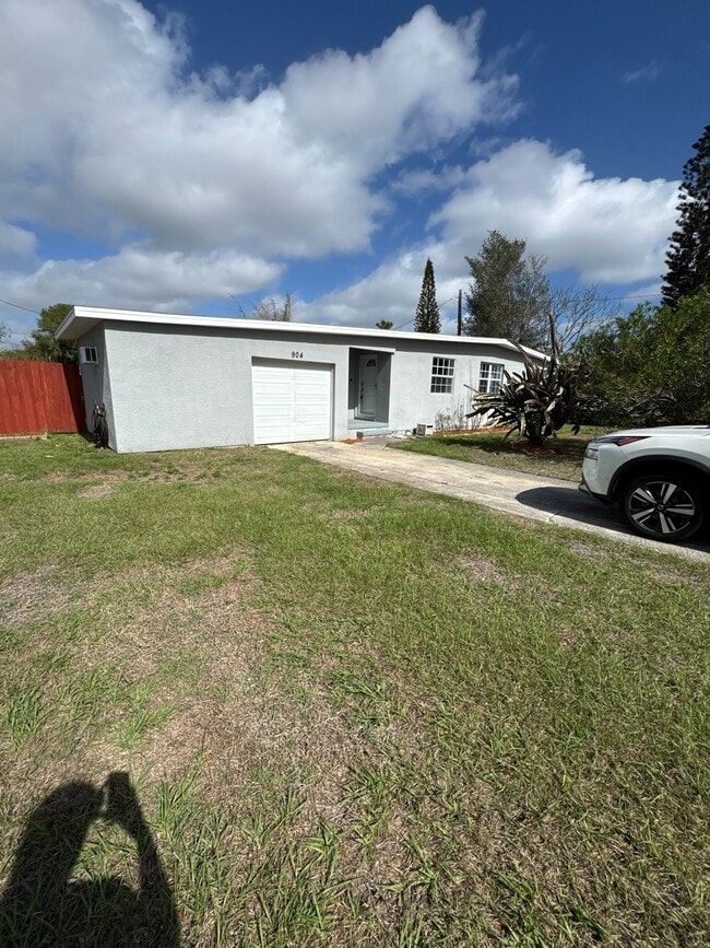 property at 904 Kensington Dr