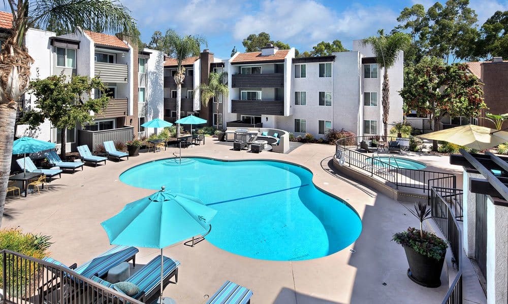 City View Apartments at Warner Center in Woodland Hills, CA - Foto de edificio