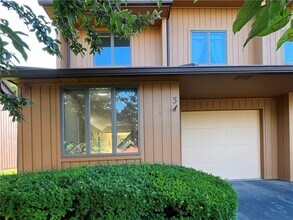 3 Treetop Dr in Fairport, NY - Building Photo - Building Photo