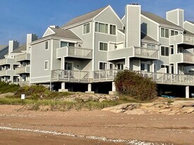 1 Mansfield Grove Rd in East Haven, CT - Building Photo