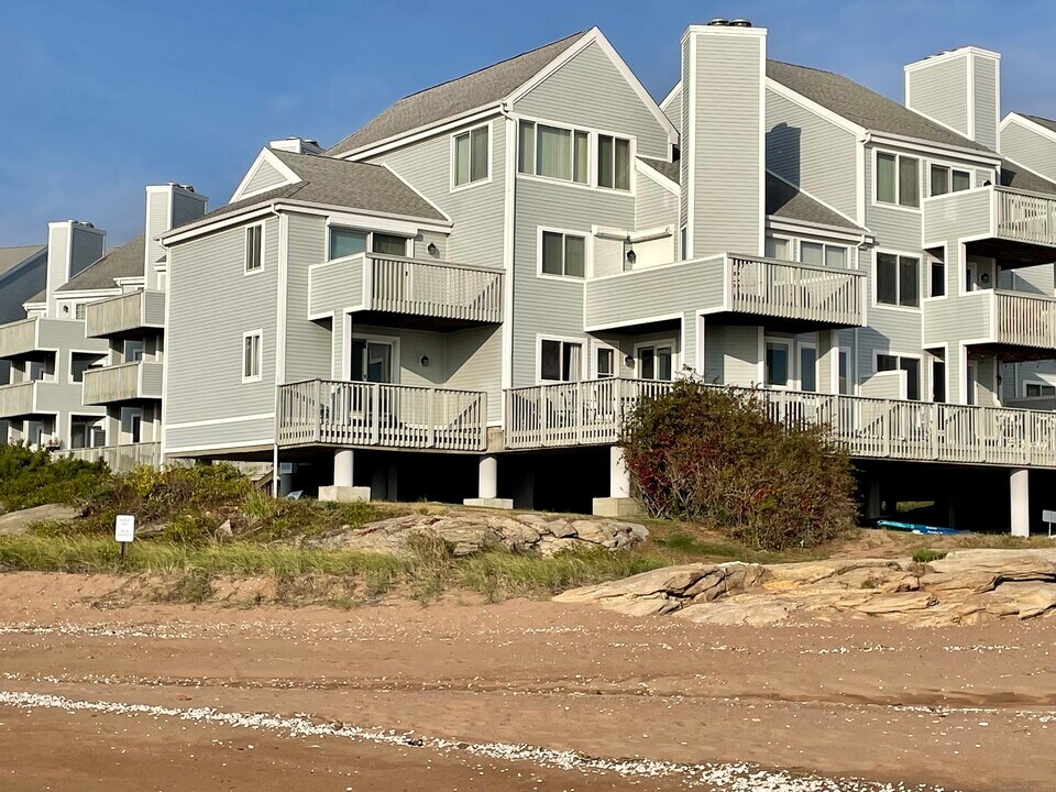 1 Mansfield Grove Rd in East Haven, CT - Building Photo