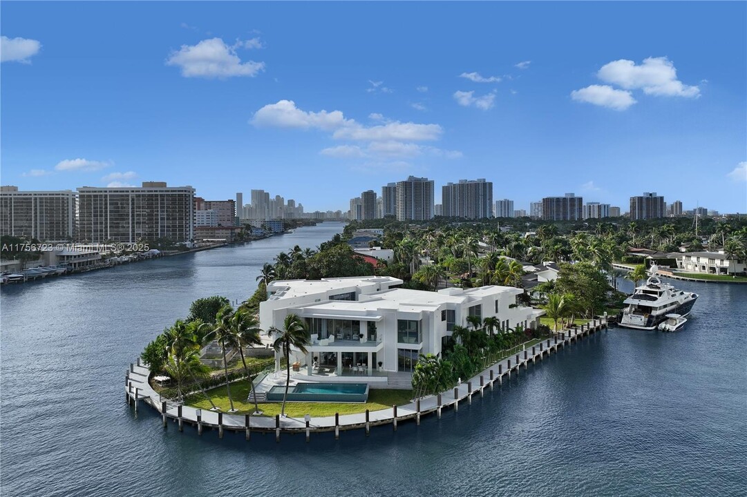 501 Palm Dr in Hallandale Beach, FL - Foto de edificio