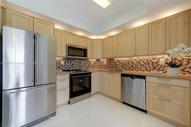 3500 Coral Wy in Coral Gables, FL - Building Photo - Building Photo