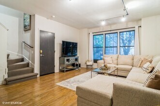 2233 W Medill Ave in Chicago, IL - Building Photo - Building Photo