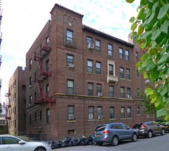 62-64 Saunders St in Rego Park, NY - Building Photo - Building Photo