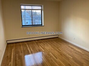 222 Babcock St-Unit -4d in Brookline, MA - Building Photo - Building Photo