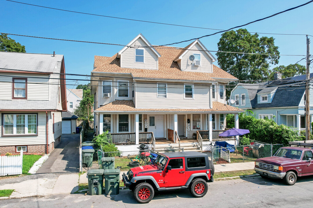 121 Livingston Pl in Bridgeport, CT - Building Photo