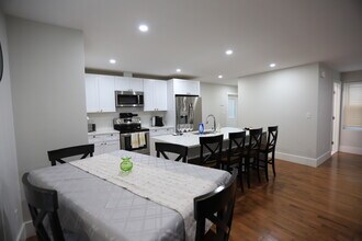290 Riverside Ave in Medford, MA - Building Photo - Building Photo