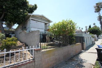 735 W Santa Cruz St in San Pedro, CA - Building Photo - Building Photo