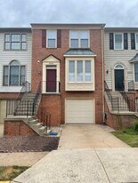 46926 Rabbitrun Ter in Sterling, VA - Building Photo