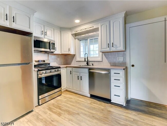 213 4th Ave in Hawthorne, NJ - Building Photo - Building Photo