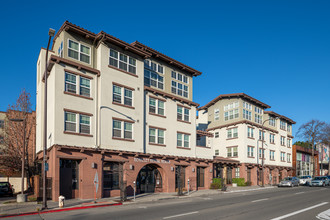 Helios Corner in Berkeley, CA - Foto de edificio - Building Photo