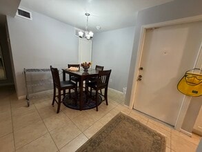 8427 Hearth Dr, Unit Apt 6 in Houston, TX - Foto de edificio - Building Photo